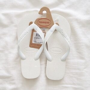 Havaianas White Slim Flip Flops – Size 5 – NWT